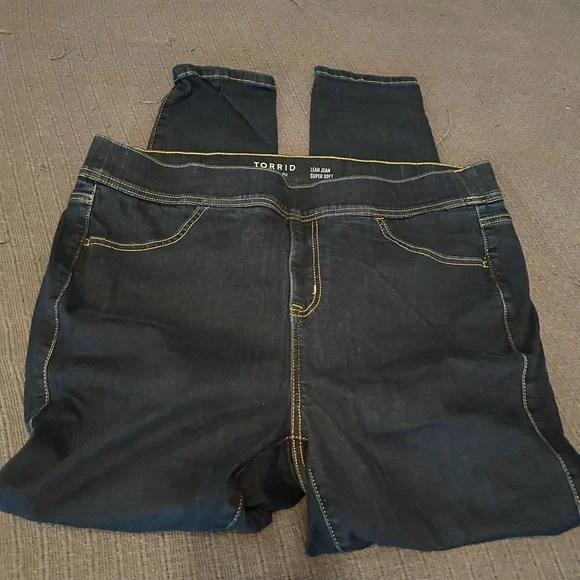 Torrid Women's Dark Wash Skinny lean Jeans - Picture 3 of 4